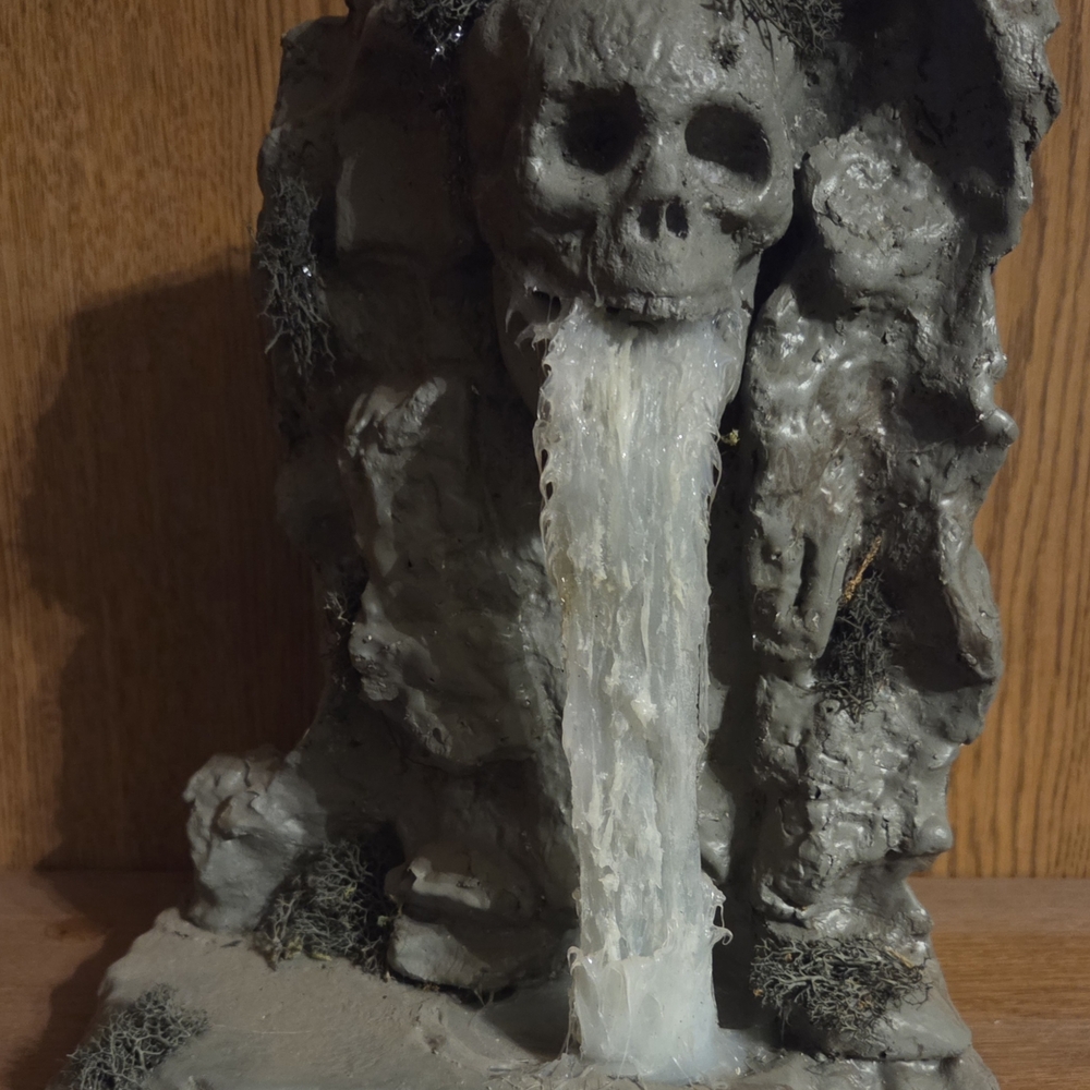 Skull Glow-in-the-Dark Waterfall Sculpture-Used